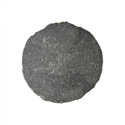 Črn okrogel odskočni kamen